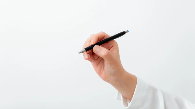 Vergleich von gravierten und bedruckten Kugelschreibern - was ist die richtige Wahl für Ihr Unternehmen?